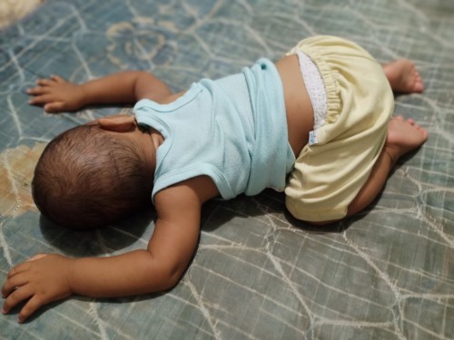 Gaya tidur si anak bayik