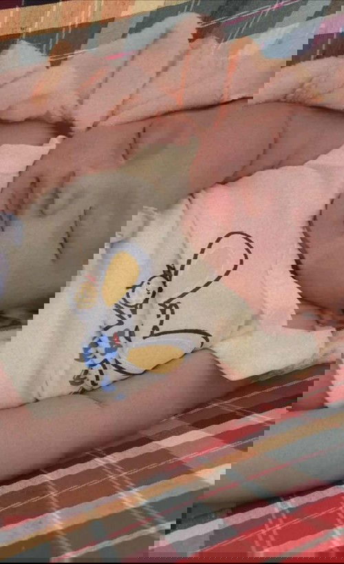 สอบถามแม่ๆบ้านไหนให้น้องทานนมผง S26 สูตร 1 กล่องสีทองบ้างคะ บ้านนี้ให้ทานตั้งแต่แรกเกิด ตอนนี้น้องได้ 1 เดือนกว่า น้ำหนัก 5.2 กก. 2 วันถ่ายปกติไหมคะ