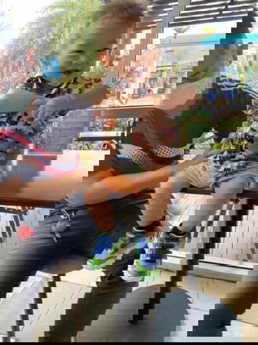 ตอนนี้น้อง9เดือนไปหาหมอฉีดวัคชีนน้องน้ำหนัก8.3 ซึ้งอีแม่ดูกราฟแล้วน้องผอมค่ะ นมตัวไหนที่ช่วยให้น้ำหนักขึ้นบ้างค่ะ น้องกินแอนฟาแล็กเอพลัสมายโปรค่ะ