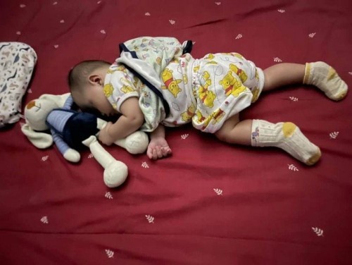 คว่ำยังไงให้น้องไม่ร้อง