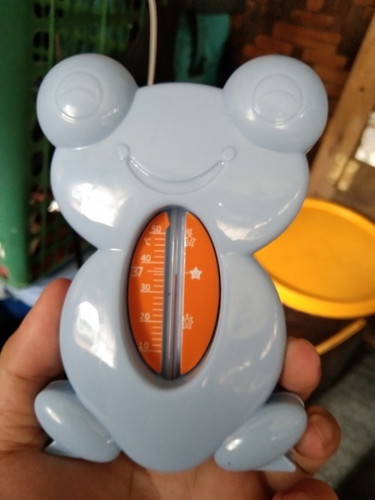 Matanong kulang mga momshie sino po marunong gumamit ng baby water thermometer po sa inyo ?