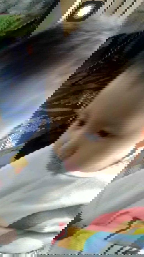 น้อง8 เดือนชอบแลบลิ้นมาดูดปากบน