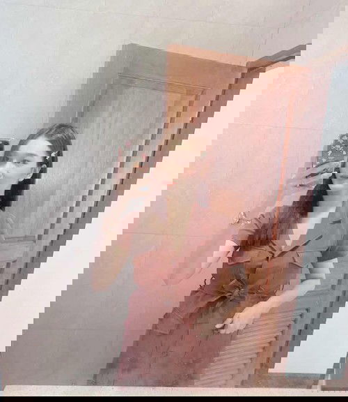 24 w 3 d แม่ๆท้องป่องกันยังคะแม่ยืนด้านตรงแบบนี้แทบจะไม่ค่อยออก