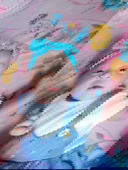 Selamat siang... Perkenalkan nama ku ☘Kirana Hanum Shaquila☘.. Umur ku 1 bulan 15 hari.. BB ku 5.5..