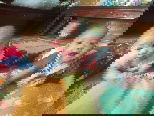 Mom nào nuôi con sinh đôi chia sẻ chút kinh nghiệm chăm con đi ạ