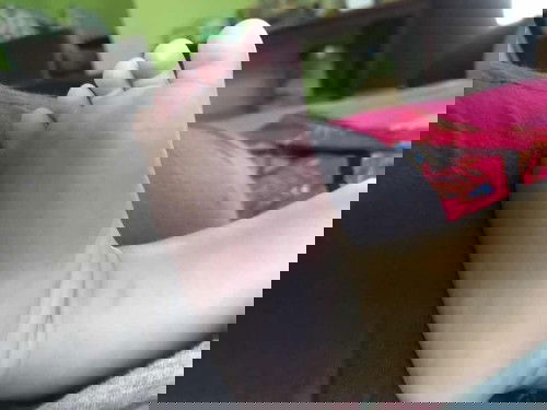 merah telapak kaki bayi 5 bulan