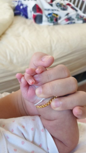 ตัดเล็บลูกน้อย