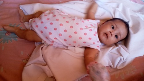 Tama ba na malikot at parang naduduling ang mata ng bata na 1buwan?