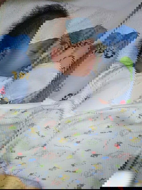 First vaccine ni baby. Normal lang naman daw lagnatin sabi nila. Get well soon baby ko😇❤