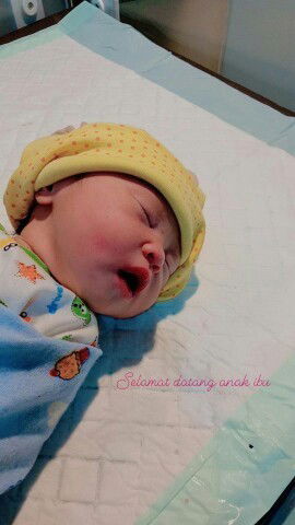 Lahir lewat 4 hari dari HPL