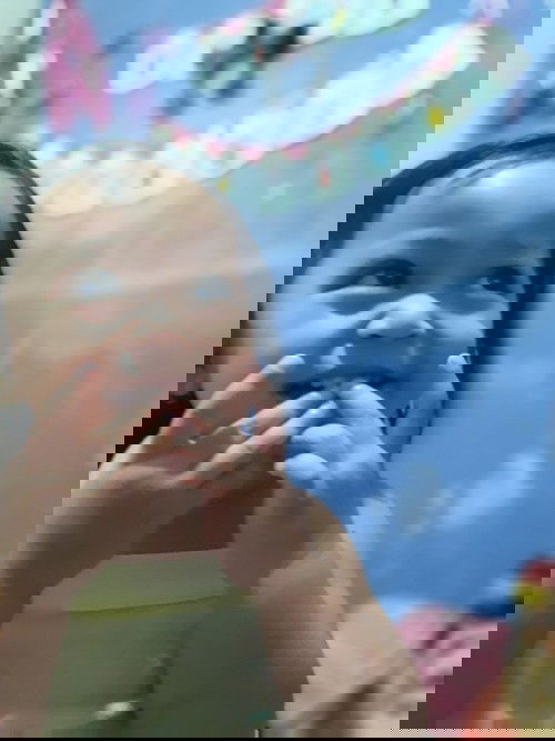 anak saya usia 1 thn 8bln, klo makan nasi tidak mau dicampur sama apapun, bagaimana solusinya ya..