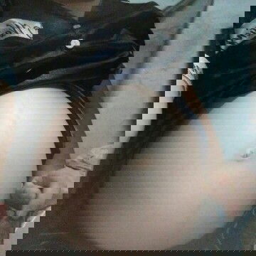 E bầu 21t bụng này các mẹ cho e hỏi theo Kinh nghiệm của mn thì là trai hay gái ạ