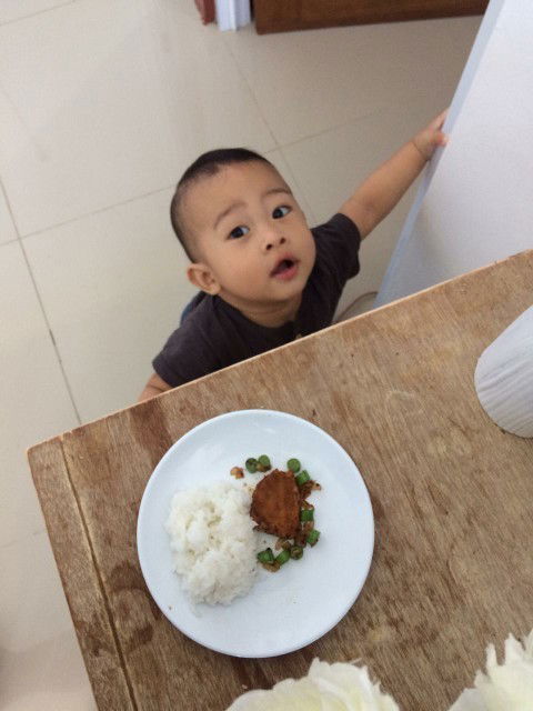 Makan nasi utuh