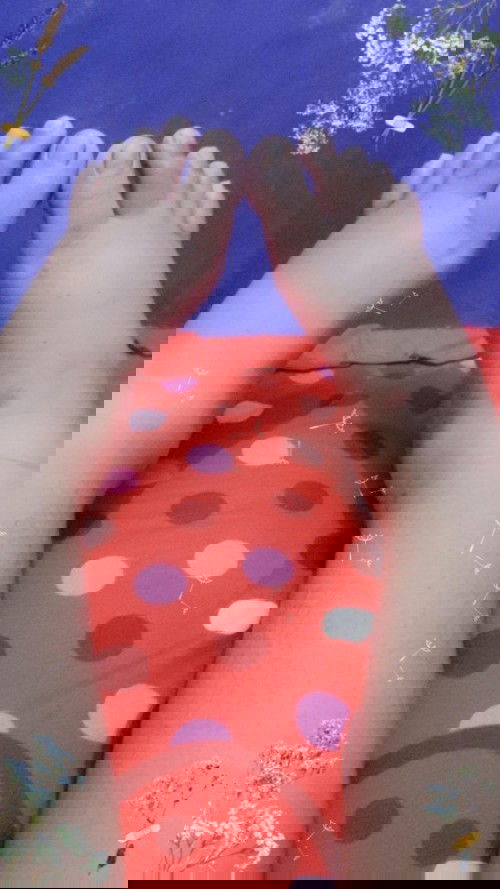 Bunda ada yang ngalamin kaki bengkak saat usia kandung 33week tidak?? Gmna biar cpt kempes yah??