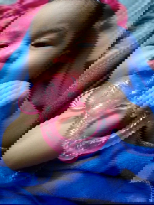 ตอนน้องเเรกเกิดน้ำหนัก2310ต้อนนี้6040เเร้วน้องอัยด้าตอนนี้4เดือน14วันเเร้วจ้าาา💗🤭