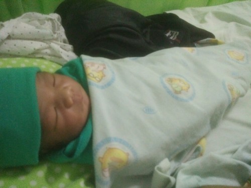 Alhamdulillah Babyku cowok lahir secara normal tadi pagi jam 10, HPL 3 Juni Maju jadi 25 Mei.
