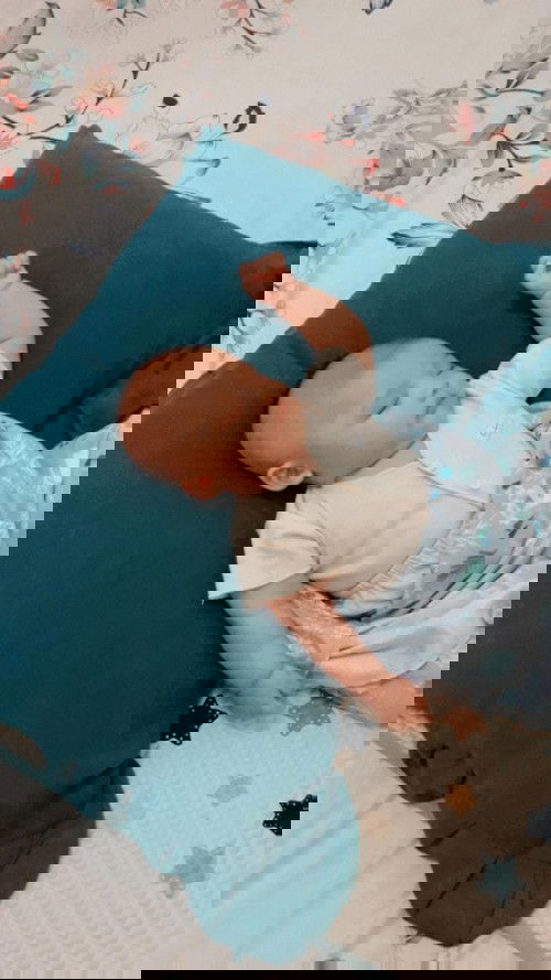 Bayi pilek, tidur pakai bantal?