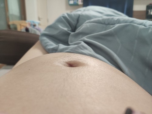 18week ท้องด้านซ้ายจะใหญ่กว่าด้านขวา ผิดปกติมั้ยคะ