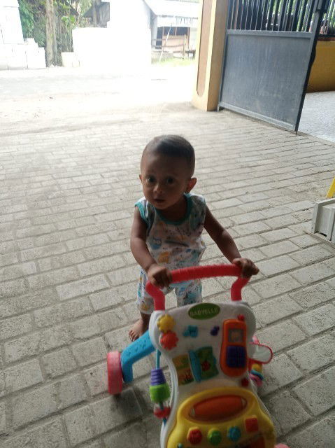 Mengatasi anak usia 13 bulan saat sedang tantrum