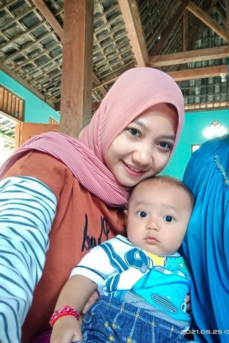 Bund mau tny ank sya umr 4bln 23hr sdah 5hr blm BAB itu knp ya pdhl kn blm mkn apa" cma asi aja bund