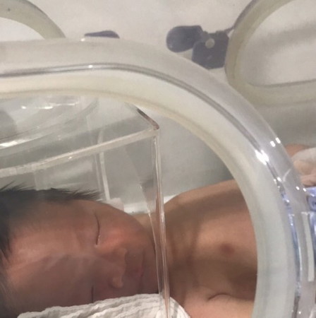 ลูกต้องเข้าตู้อบ แม่ๆมีใครเคยเจออาการแบบนี้บ้างคะ