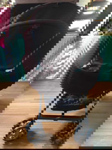 ส่งต่อรถเข็นเด็ก brand Combi สภาพดี รับน้ำหนักได้ ถึง15 โลค่ะ มีเบาะรองและที่แขวนของเล่นแถมไปด้วยเรียบร้อย ราคา 2,000.- พร้อมส่งค่ะ สนใจทักได้ค่ะ