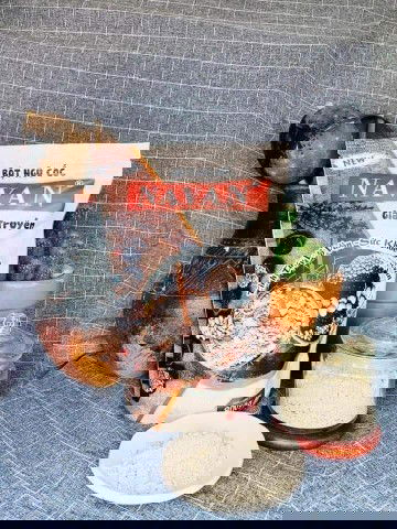 Bé nhà mình 1 tháng 20 ngày 
6kg rồi ạ chỉ bú sữa mẹ
Nhờ ngủ cốc nên bé mới ghét vậy
Mới sinh 2,6kg