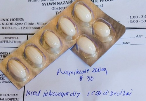 sino po nagiinsert nitosa pwerta, safe ba kay baby paglabas? Short servix po kasi ako.