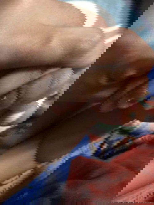 Kulit atas kuku selalu terkupas