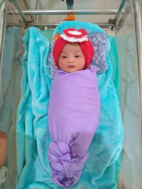 Telah lahir putri pertama kami, perempuan dengan BB 3,3 kg PB 51cm setelah 2 hari 2 mlm kontraksi dn