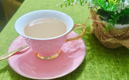 Sa pagtimpla ng Kape, anong una nyong nilalagay? yung Kape? o yung Tubig?