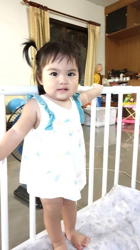 ขอสอบถามหน่อยค่ะ ช่วงน้อง1ขวบ คุณแม่ให้น้องทานนมกันยังไงคะ 2ชม.ครั้ง หรือถ้าน้องร้องก็ให้ทานเลย