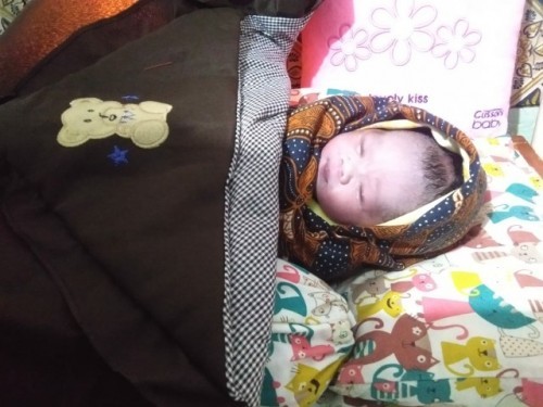 Alhamdulillah lahiran scra normal meskipun dpt jahitan² 😅 babyGirl .hpl 19 juni tapi udah waktunya