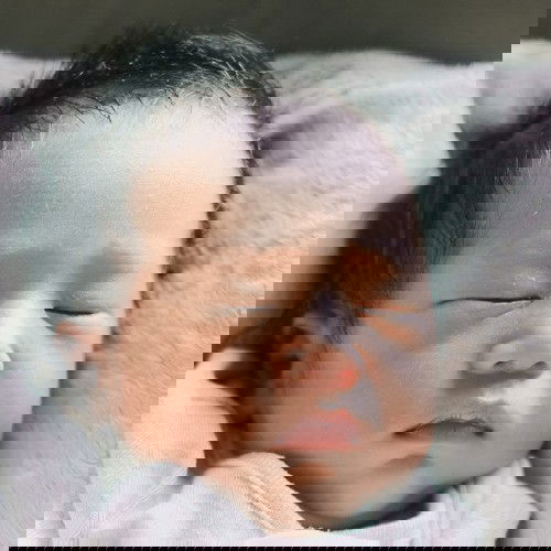 ลูกนอนผวาและร้องเสียงตกใจ ทั้งตอนตื่นตอนหลับทำอย่างไรดีคะ