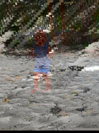 Worried po ako sa anak ko mag 2 na sya hand pa sya nag talk mama lng ang alam sabihin...