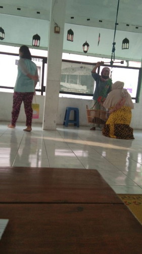 Timbangan kemarin sore, kaka bb nya naik 0,5 ons... bulan kemarin 5,1 kg, sekarang 5,6 kg. Sehat2 y