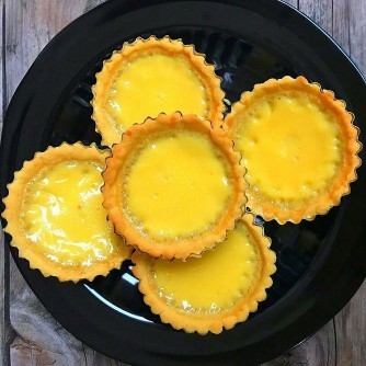 Pie susu/Hong Kong reg tart
Crunchyroll,milky, recommended.