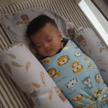 Bayi 3 bulan lebih masih dibedong normalkah?