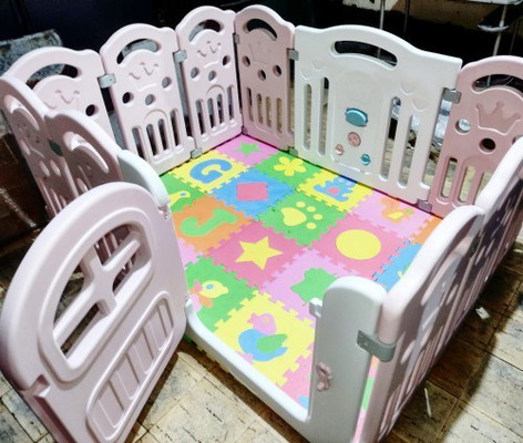 For sale Playpen with playmat