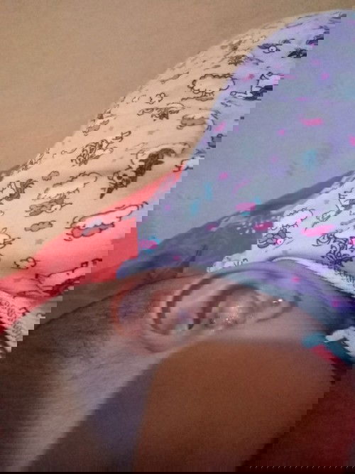 Bun anak saya di telinga suka keluar cairan seperti ini gimana solusianya biar tidak keluar cairan ?