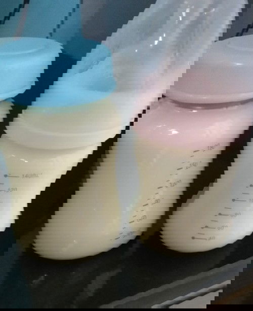 Bé gần 1 tuổi..  Ngày Hút sáng tối. Mỗi lần dc 140ml. Vay co phai sắp hết sữa k ạ.