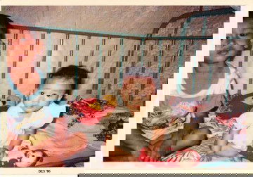 Foto #MasaKecilTAP ku. Foto dg box bayi baru setelah seringnya Terjun bebas dari kasur orang tua.🤗❤