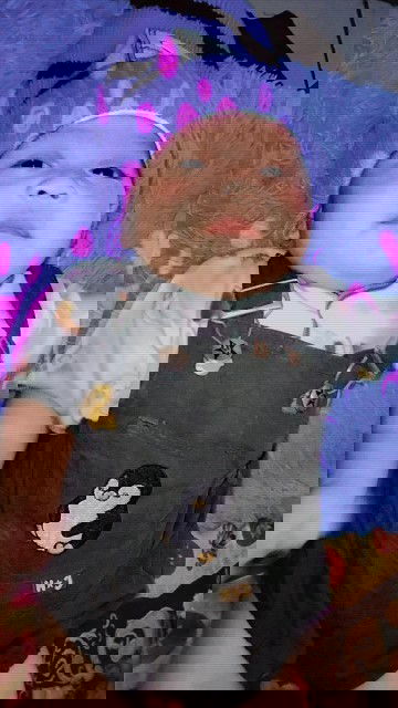 Ada ayang sama gak anak suka muntah banyak setelah menyusui 😣entah karna apa takut nya berpengaruh