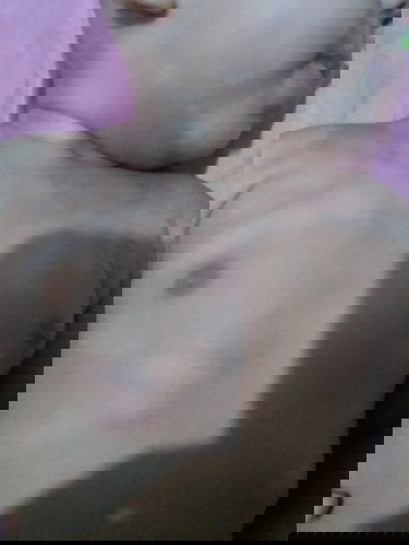 Badan dan lengan putih seperti kadas .