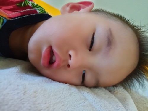 น้องชอบหลับอ้าปาก