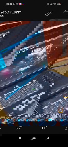 Keluar darah segar kaya darah menstruasi.