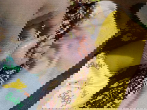 Jari jempol bayi tidak mau kluar