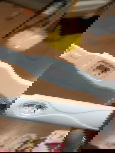 ประจำเดือนหมด9มิถุนายน
ตรวจเมื่อวันที่27ทราบว่าท้อง ใครมีประสบการ์ณรู้ว่าตัวเองท้องไวไหมคะ