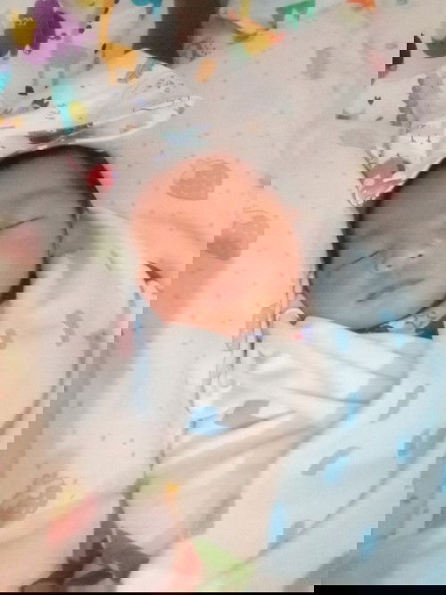 Bayi qu baru 2hari, wajar gak sih kalo tidur terus, susah minum susu nya