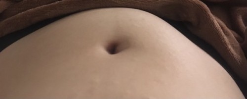 ท้อง 12 w มีอาการท้องแข็งเป็นก้อนปูดๆ เกิดจากอะไรคะ